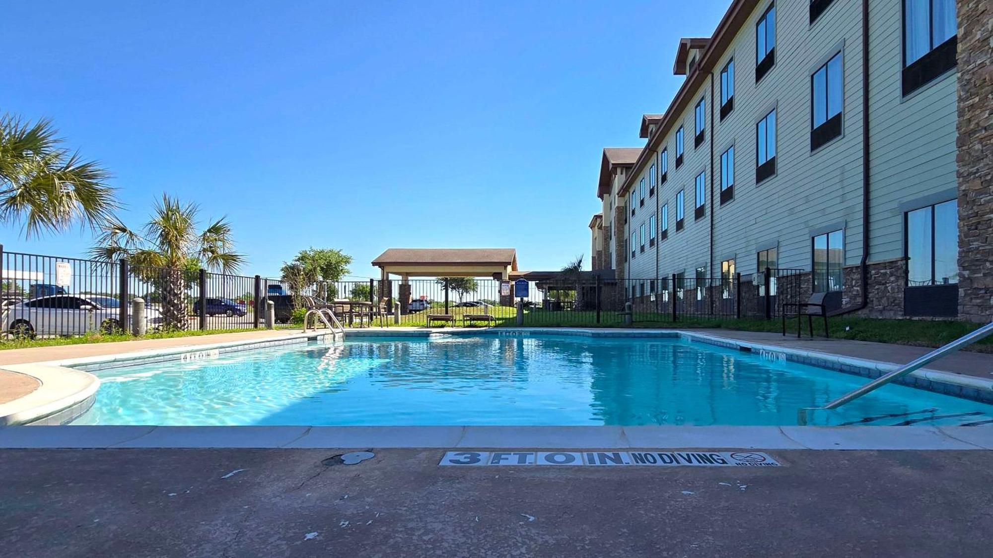 Comfort Inn & Suites Beeville Exteriör bild